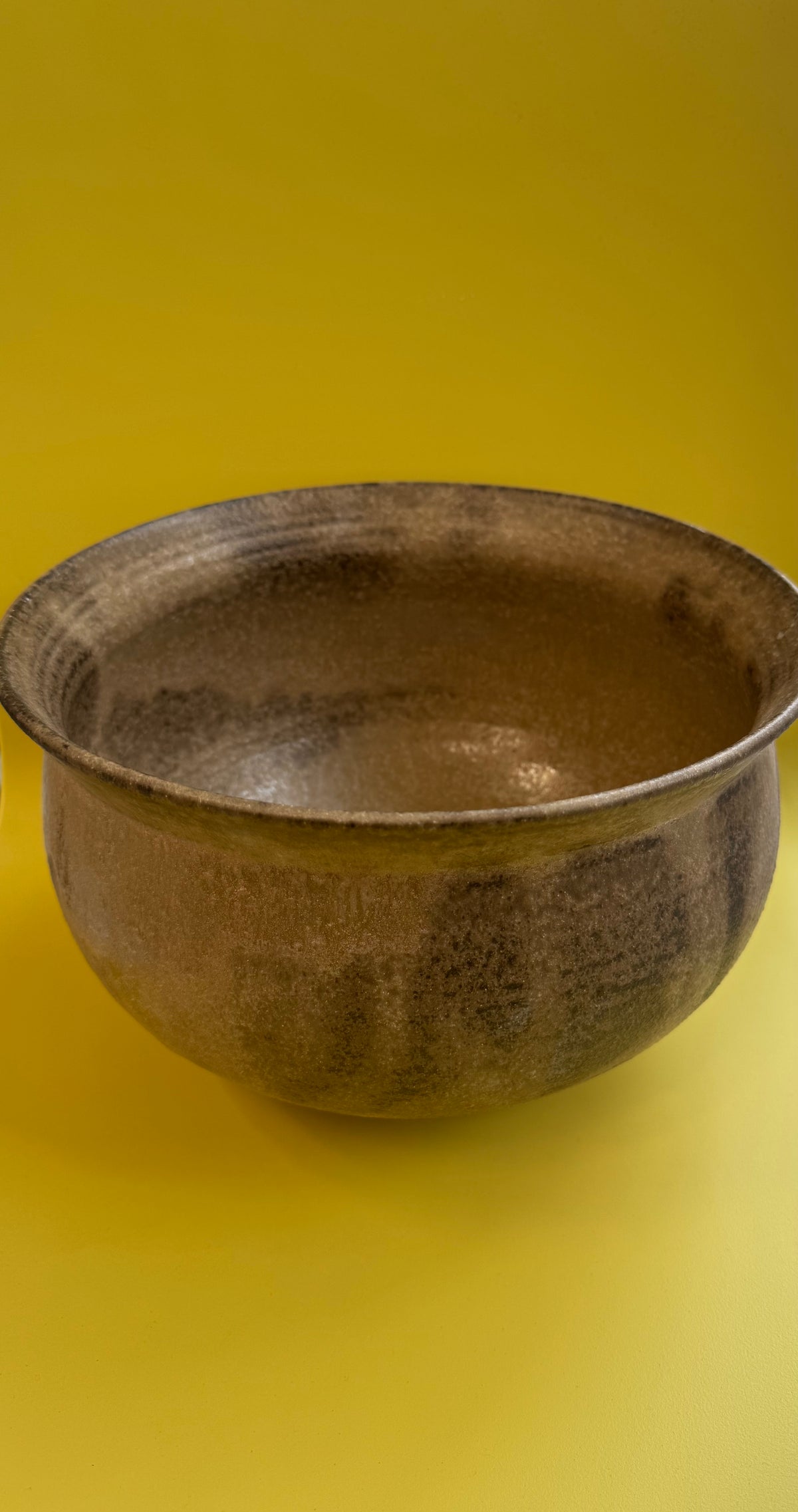 Stor gylden vase