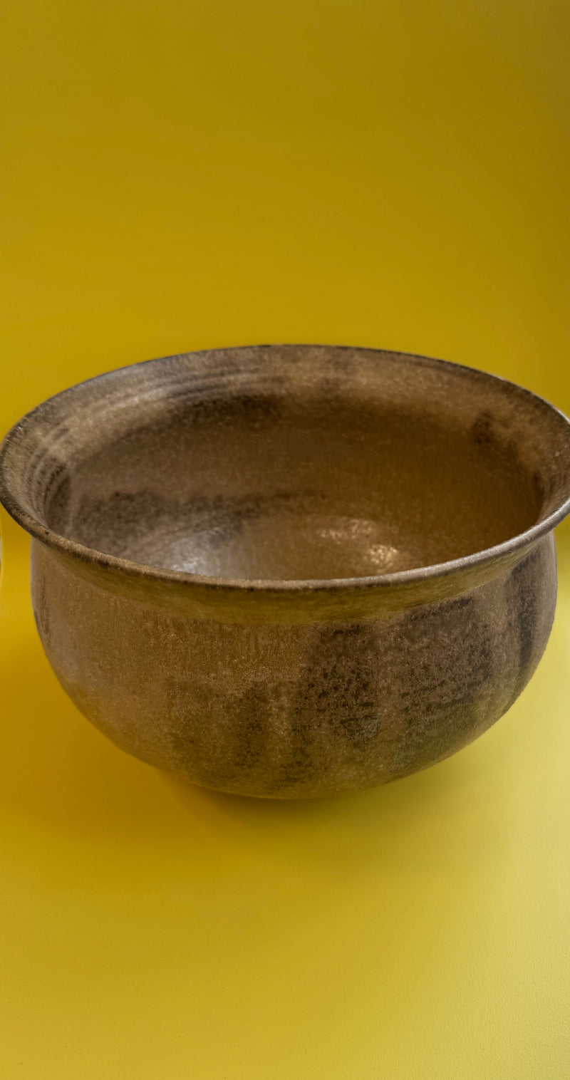 Stor gylden vase