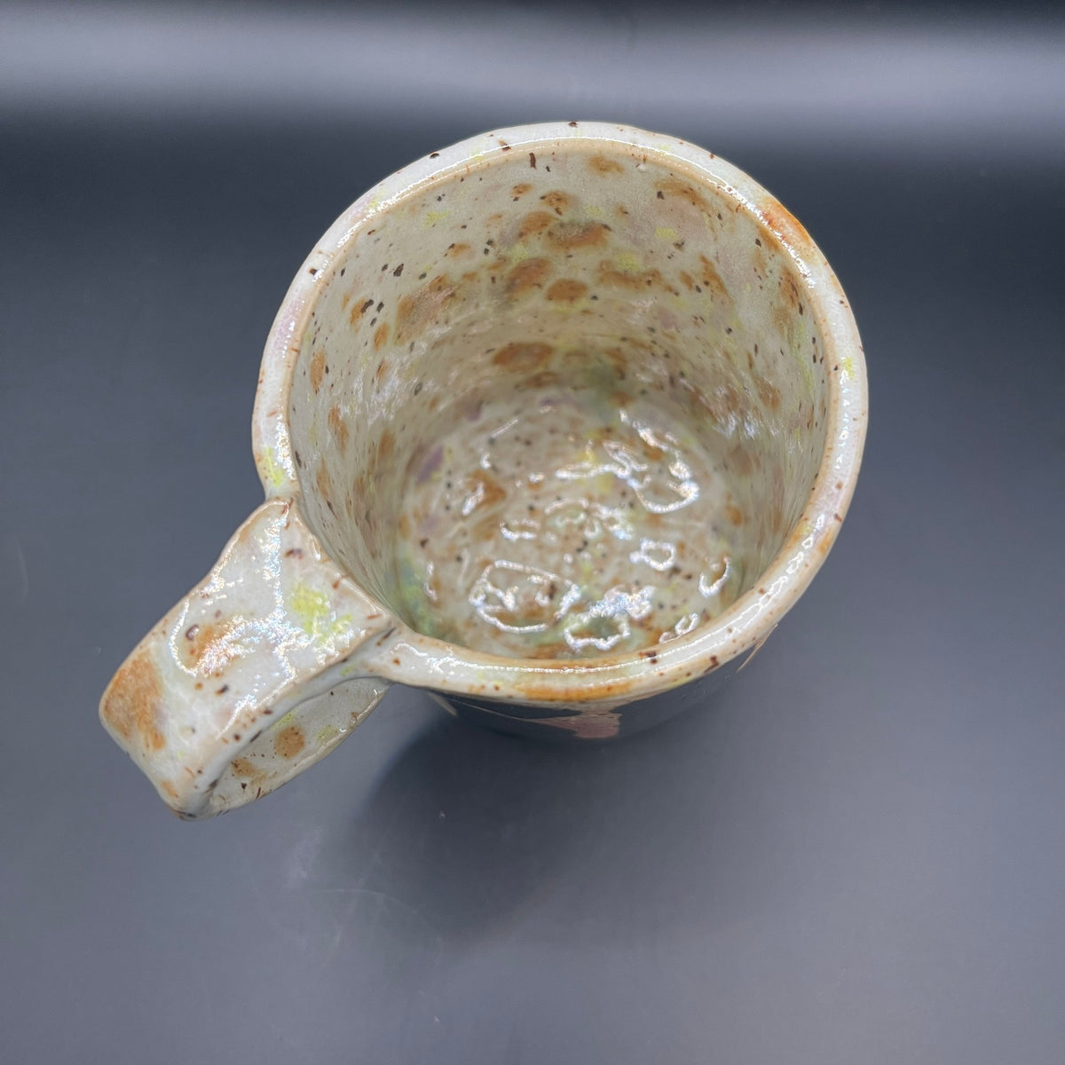 Krus med hank - håndbygget