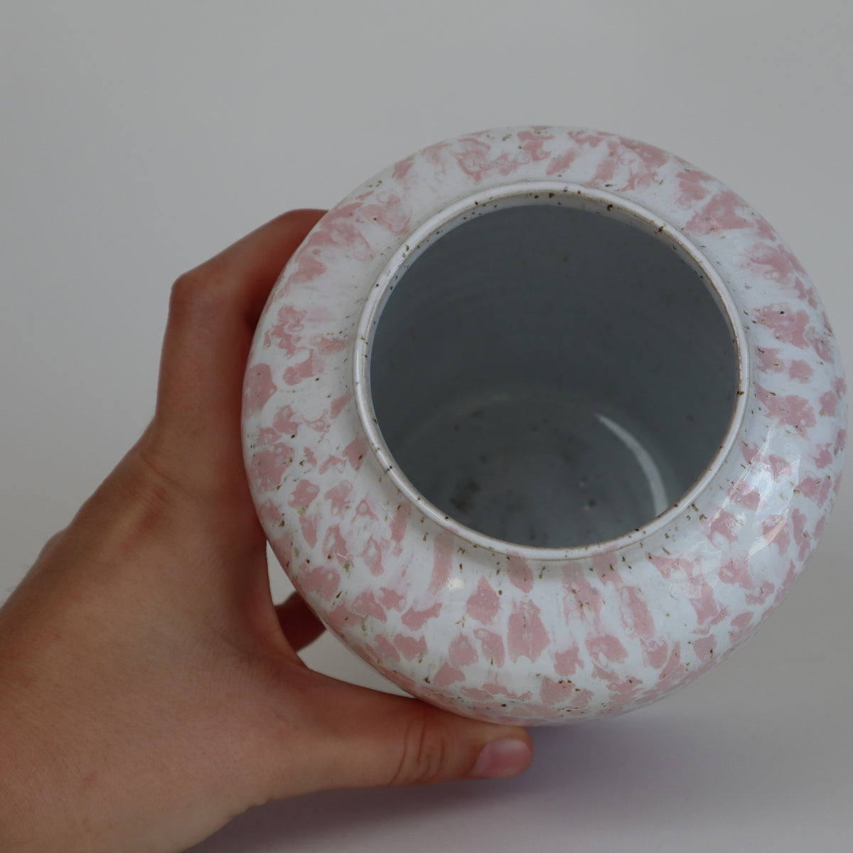 Håndlavet keramik vase med pletter