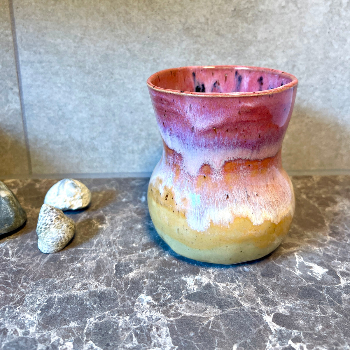Regnbue krus, pink/lilla indvendig