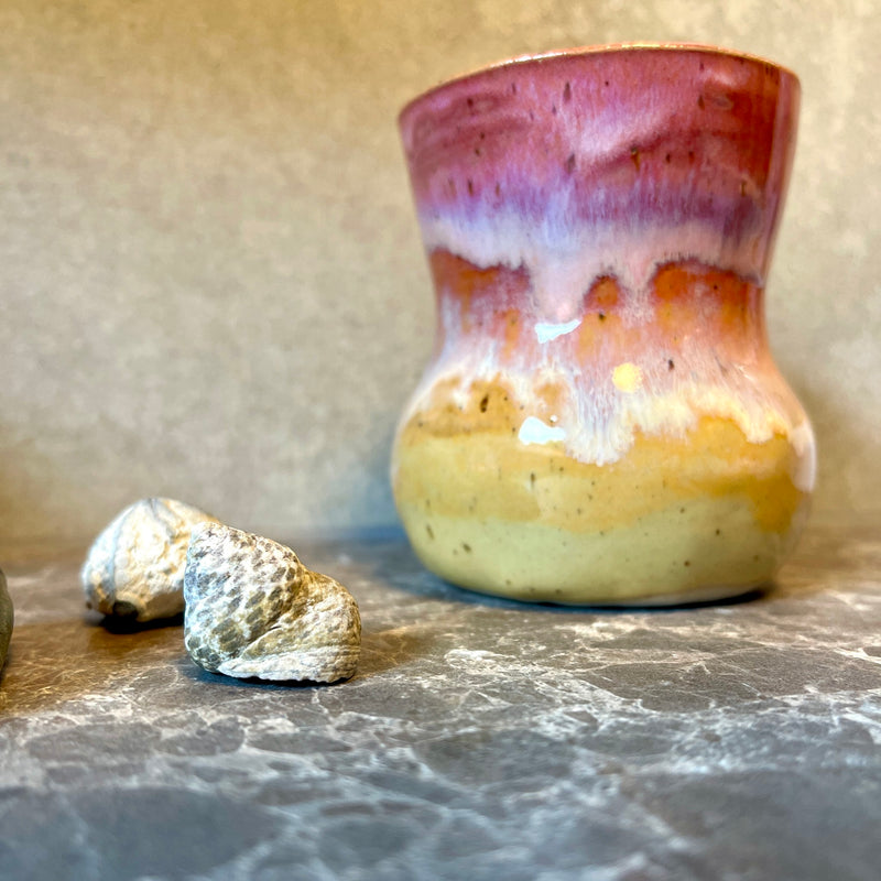 Regnbue krus, pink/lilla indvendig