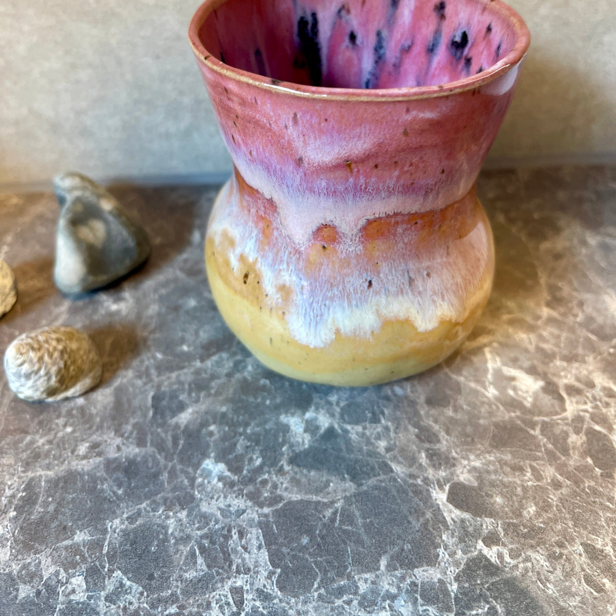 Regnbue krus, pink/lilla indvendig