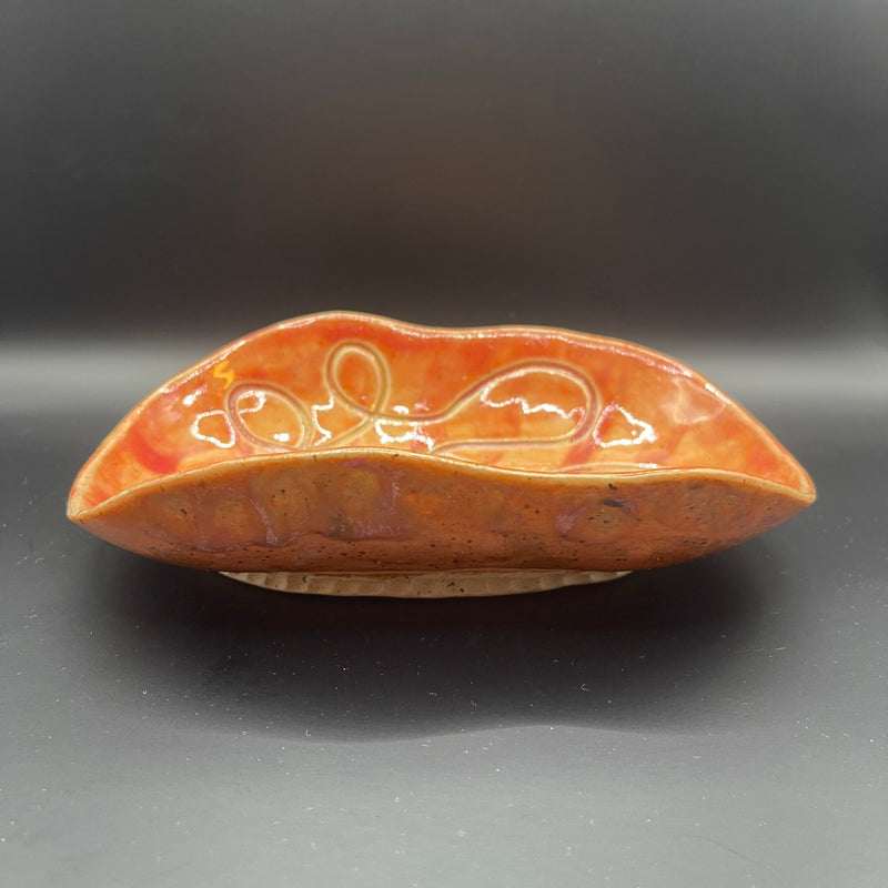 Oval skål med snirkelmønster