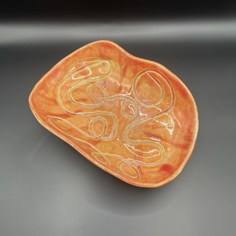 Oval skål med snirkelmønster